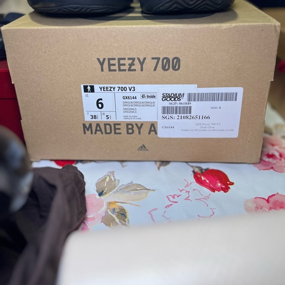 Authentic Yeezy 700 V3 in Glow in the Dark Black - Picture 3 of 3